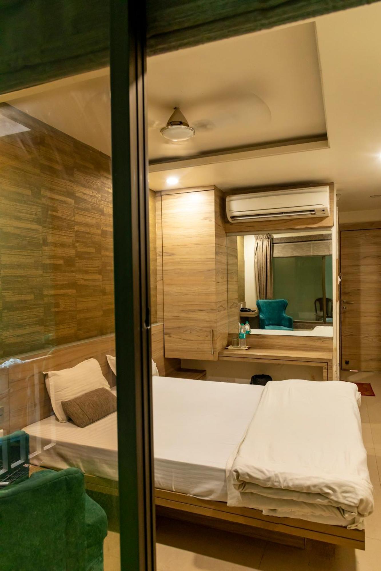 Adarsh Palace Hotel Bhopal Eksteriør bilde