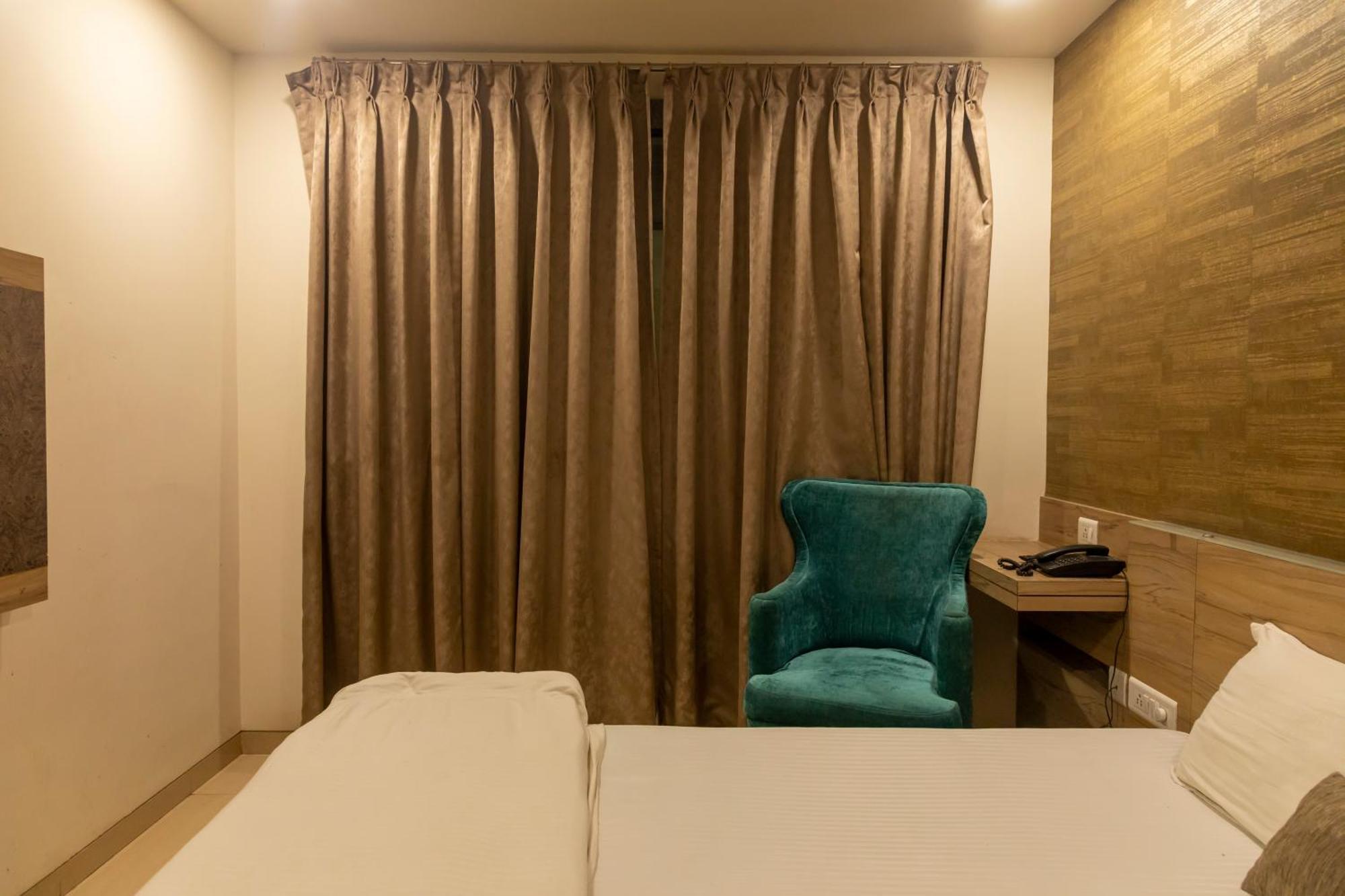 Adarsh Palace Hotel Bhopal Eksteriør bilde