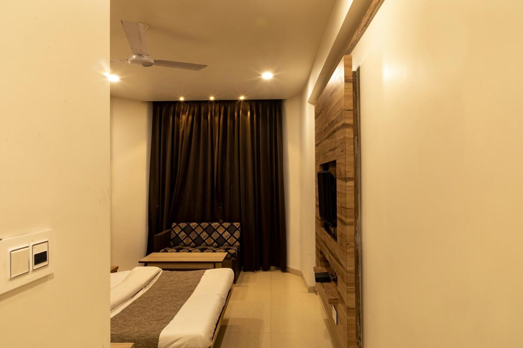 Adarsh Palace Hotel Bhopal Eksteriør bilde